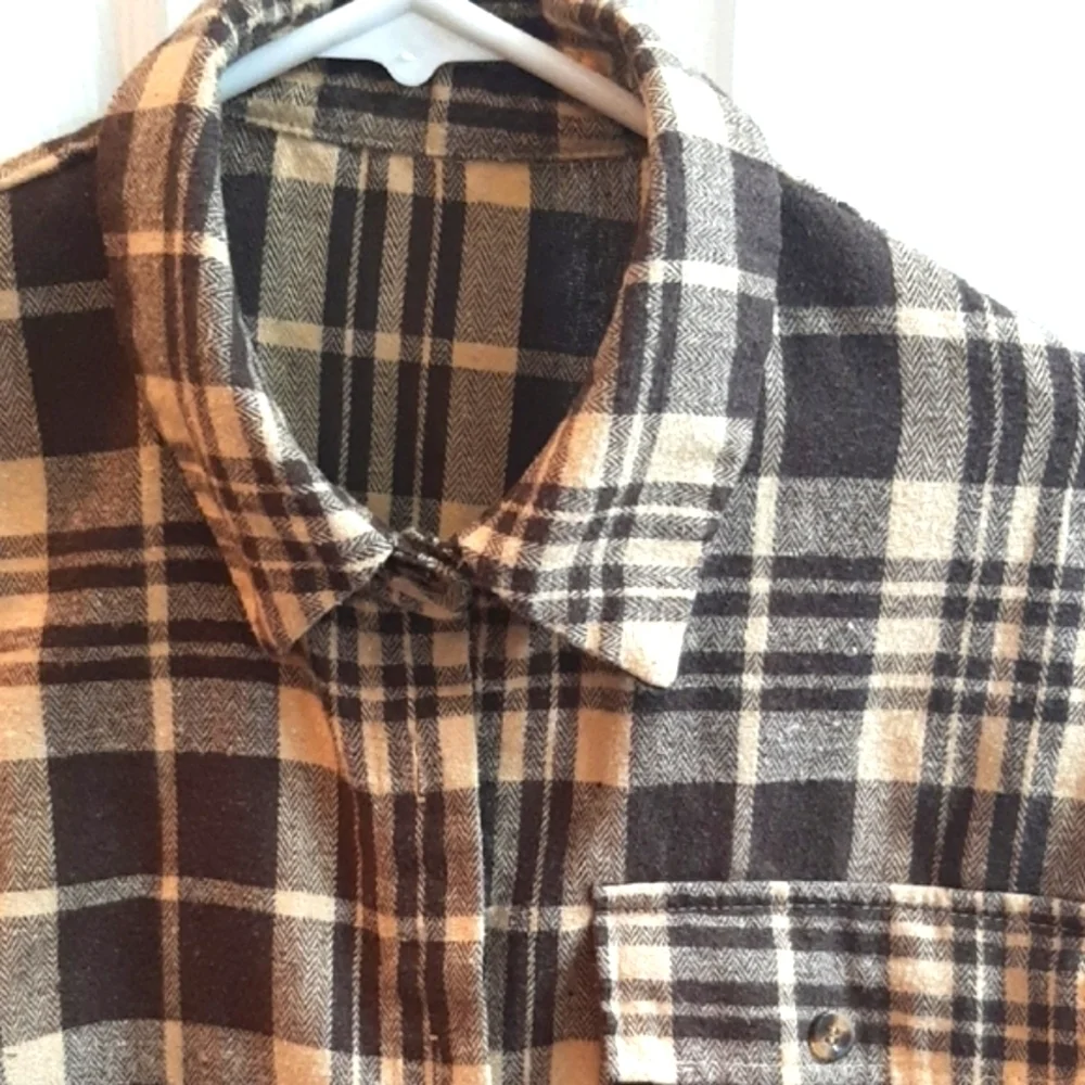 ROMWE classic brown and cream plaid flannel shirt. Small for Juniors